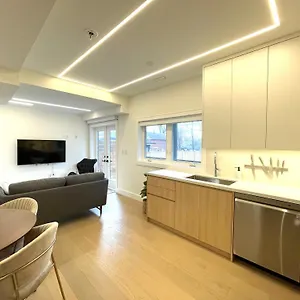 Modern Close To The With Parking Toronto